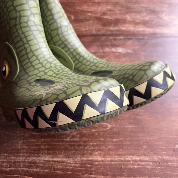 Crocodile-Themed Kids Rain Boots - Olive - Picture 3 of 6